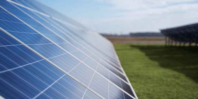 Energia solar dispara no Brasil e registra crescimento de quase 21% em maio