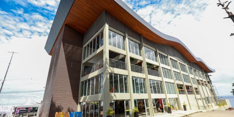 Prefeitura de Manaus inaugura ‘Espaço do Turismo’ no mirante Lúcia Almeida e amplia atendimento aos visitantes