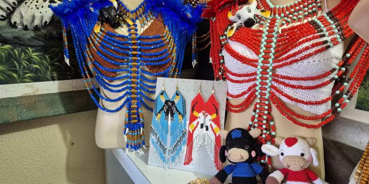 Artesanato impulsiona economia do Festival de Parintins e movimenta mercado da moda no Amazonas