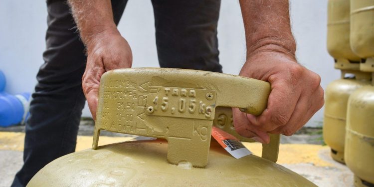 Preço do gás de cozinha sobe até 3,36% em Manaus, aponta pesquisa do Procon