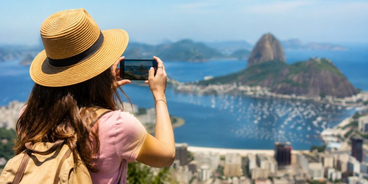 Turismo internacional injeta US$ 4,8 bilhões na economia brasileira e bate recorde nos cinco primeiros meses de 2026