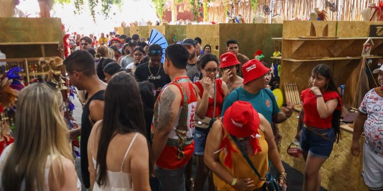 Artesãos do Amazonas comercializam mais de 49 mil produtos durante Mostra em Parintins
