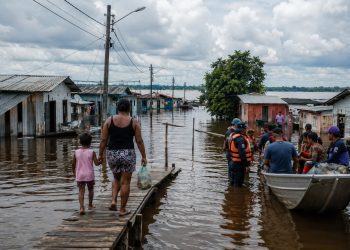 Amazonas registra quase 293 mil pessoas afetadas pela cheia e mantém 25 municípios em emergência