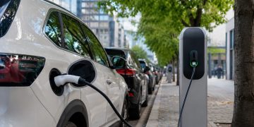 Estudo revela que veículos elétricos podem salvar 8,8 milhões de vidas por reduzir poluição