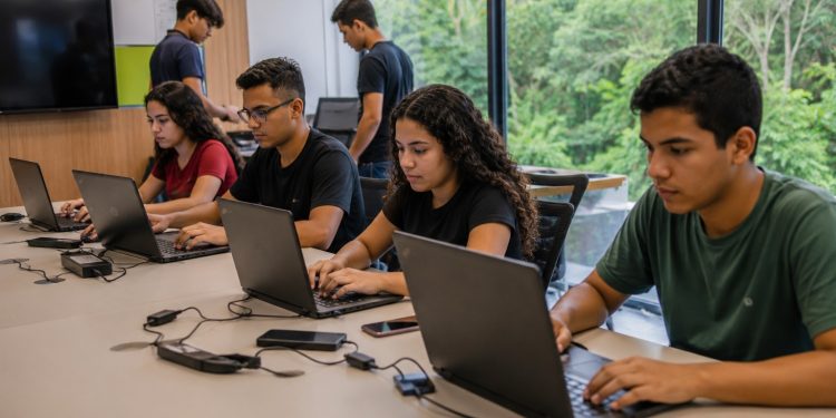 Programa gratuito de tecnologia prorroga inscrições e amplia oportunidades para estudantes da Amazônia