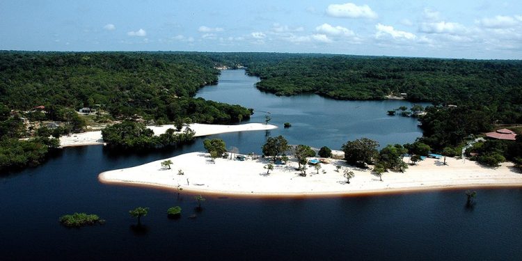 Entre praias e cachoeiras, Sesc Amazonas divulga programação de passeios para o Verão Amazônico