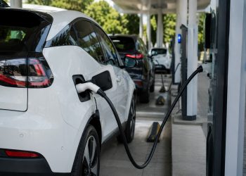 Mercado de carros elétricos acelera na América Latina com liderança do Brasil