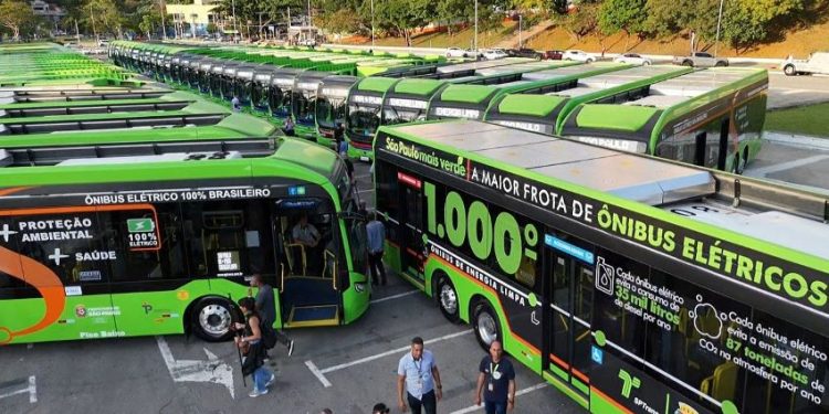 Brasil registra alta de 92,5% nos emplacamentos de ônibus elétricos no primeiro semestre de 2026