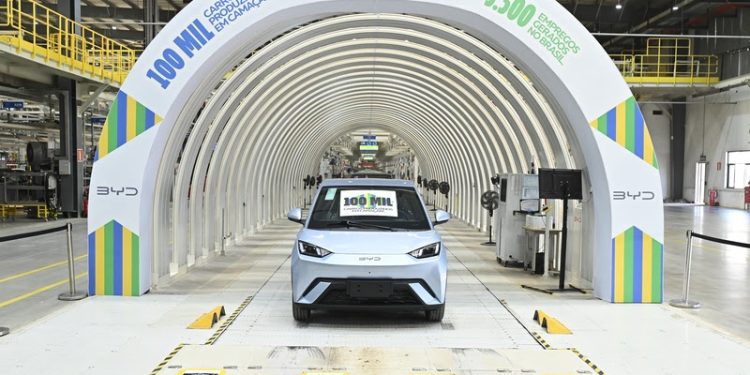 BYD alcança marca de 100 mil veículos eletrificados produzidos no Brasil em apenas nove meses