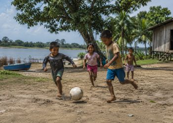Mudanças climáticas ampliam riscos para crianças em centenas de cidades brasileiras, alerta Unicef