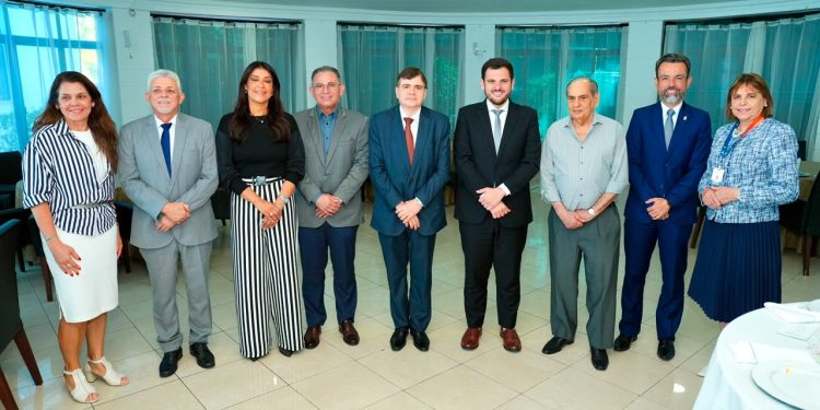 Prefeito Renato Junior fortalece diálogo com Fecomércio-AM para impulsionar desenvolvimento econômico de Manaus