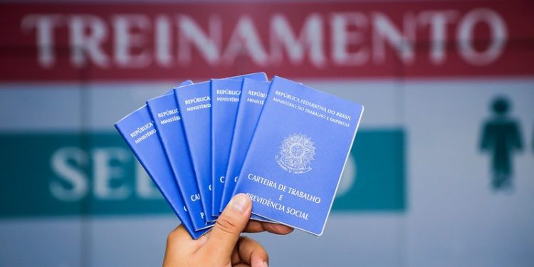 Trabalhadores podem concorrer a 535 vagas ofertadas pelo Sine Manaus nesta quarta-feira