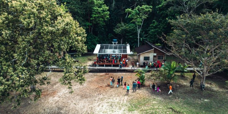 Pontos de atendimento reduzem distâncias e transformam o acesso à saúde em comunidades ribeirinhas do Amazonas