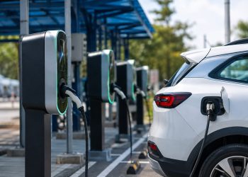 Eletropostos ganham espaço no Brasil com avanço dos veículos elétricos