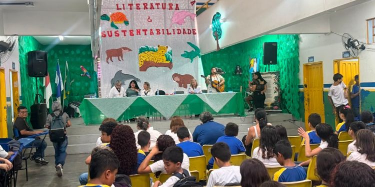 Literatura amazônica ganha destaque em semana literária em escola de Manaus