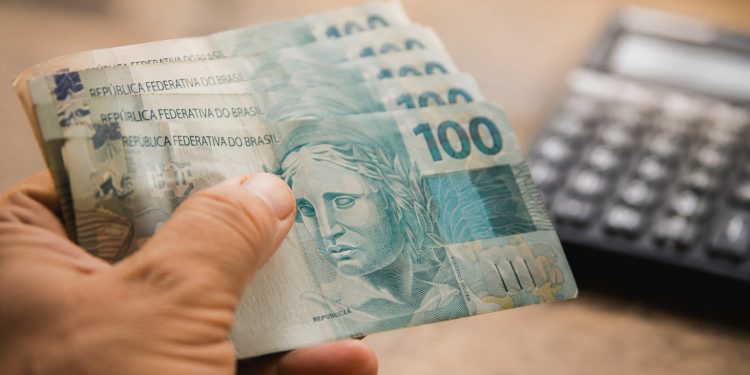 Salário mínimo pode chegar a R$ 1.741 em 2027, segundo nova projeção do governo