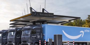 Mercedes-Benz entrega primeiros caminhões elétricos eActros 600 para a Amazon na Alemanha