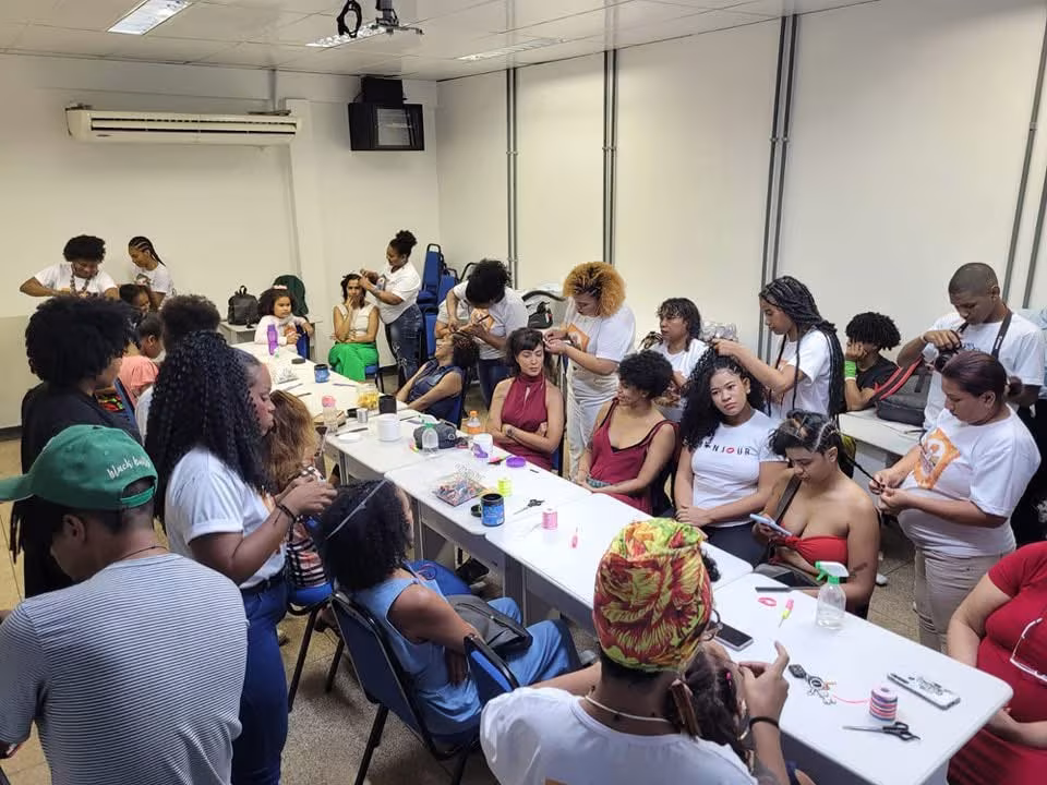 Da sacola de retalhos à rede de mulheres: moda afro-amazônica transforma vidas no Amapá