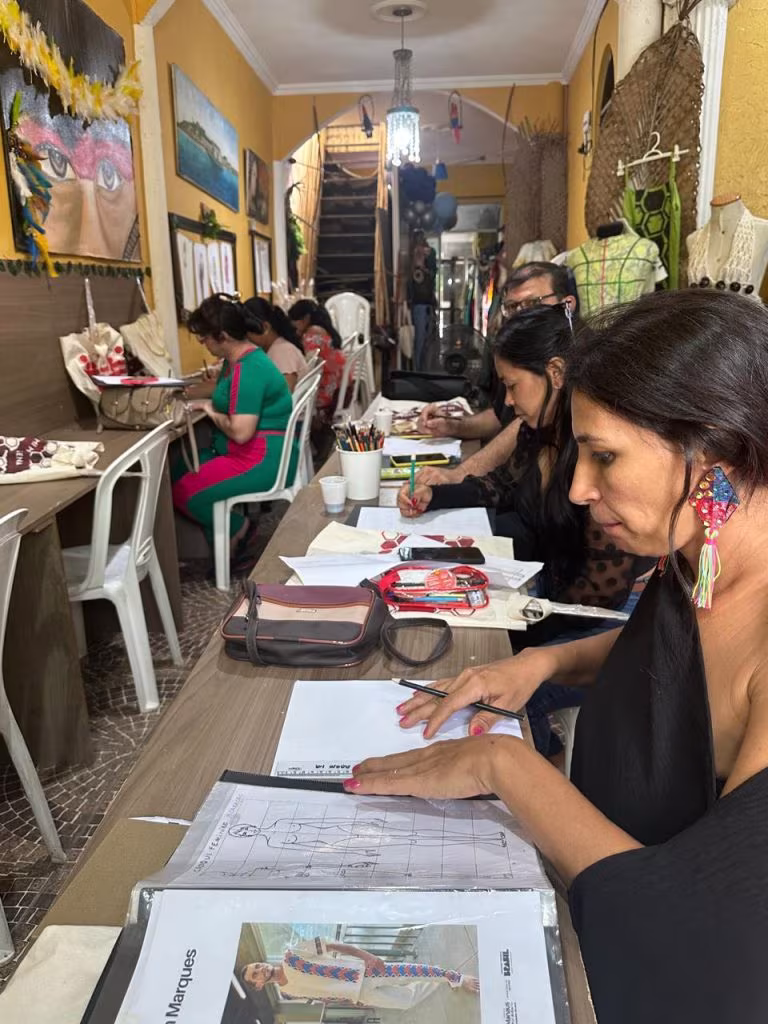 Projetos apoiados pela Prefeitura de Manaus levam moda indígena e arte amazônica a circuito cultural pela Europa